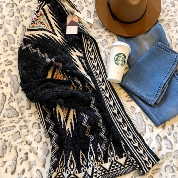 New Native Print Cowichan Blanket Cardigan Sweater - Picture 3 of 7